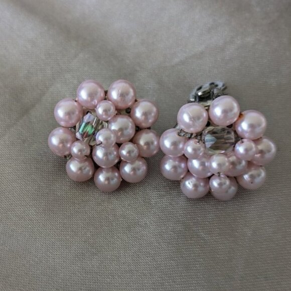 Japan soft pink cluster Earrings - Picture 1 of 5